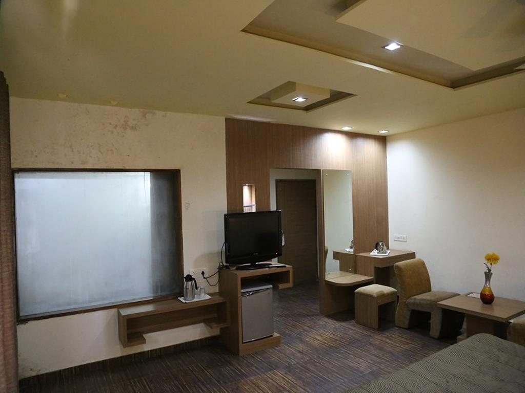 Leo Resorts Dzsunagadh Szoba fotó