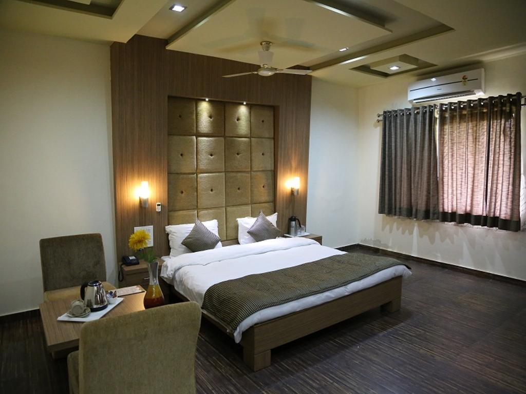 Leo Resorts Dzsunagadh Szoba fotó